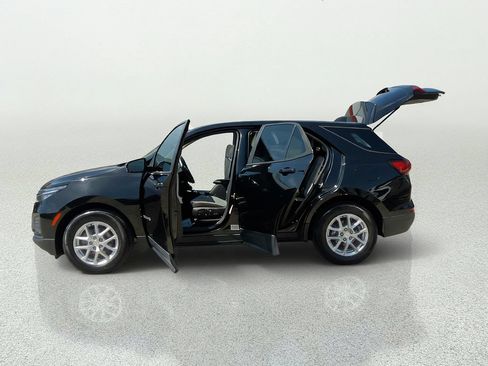 Used 2023 Chevrolet Equinox LS w/ LS Convenience Package FWD image 12