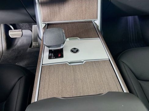 New 2025 Land Rover Range Rover Long Wheelbase SE AWD/4WD image 18
