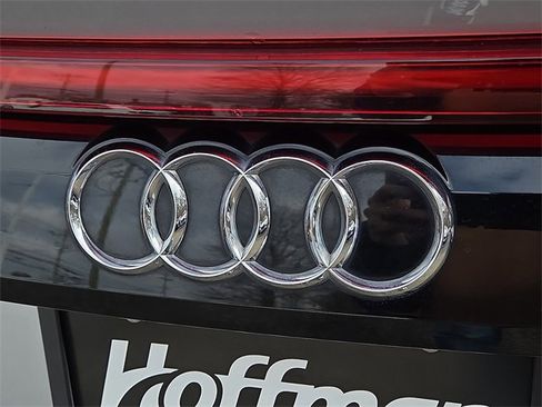 Certified 2022 Audi Q8 Premium image 29