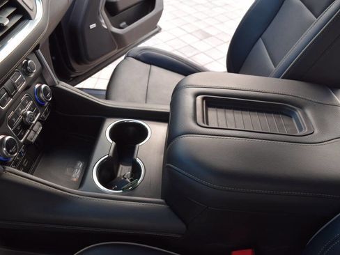 Used 2023 GMC Yukon XL SLT image 52