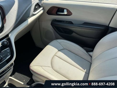 Used 2020 Chrysler Pacifica Limited FWD image 29