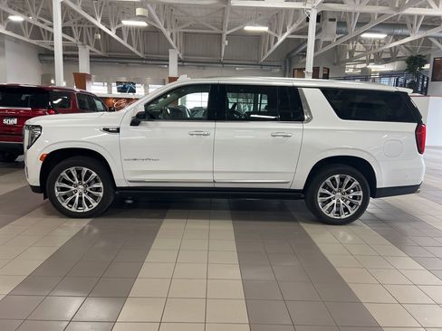 Used 2023 GMC Yukon XL Denali w/ Denali Reserve Package AWD/4WD image 2