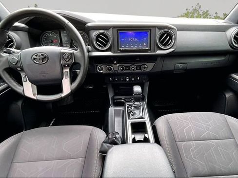 Used 2018 Toyota Tacoma TRD Sport w/ Technology Package AWD/4WD image 14