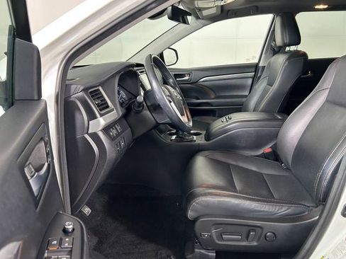 Used 2017 Toyota Highlander Limited w/ Protection Package #3 AWD/4WD image 12