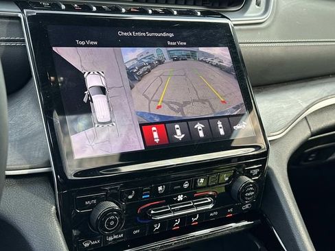 Used 2023 Jeep Grand Cherokee Limited w/ Luxury Tech Group II AWD/4WD image 23