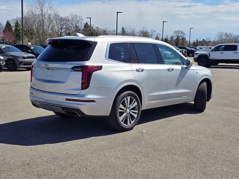 Used 2020 Cadillac XT6 Premium Luxury AWD/4WD image 2