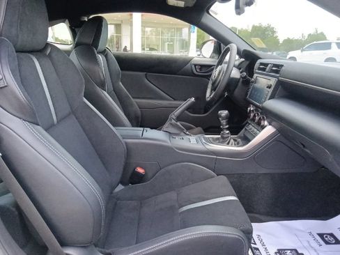 Used 2025 Toyota GR86 Premium RWD image 29