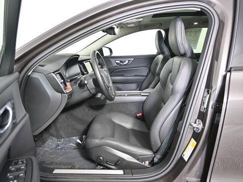 Used 2025 Volvo V60 B5 Cross Country Plus AWD/4WD image 21