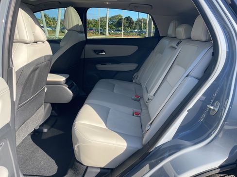 Used 2025 Nissan Ariya FWD image 11