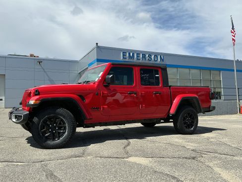 Used 2022 Jeep Gladiator Sport AWD/4WD image 2