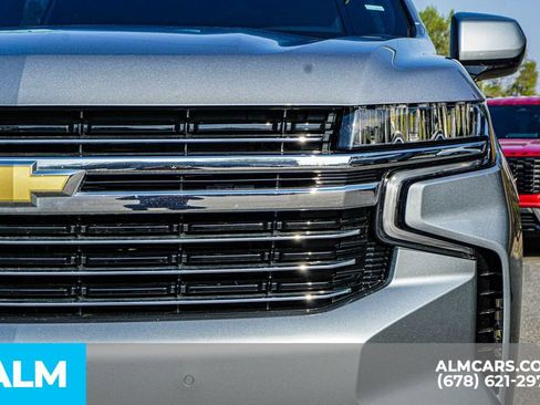 Used 2024 Chevrolet Suburban LT image 12