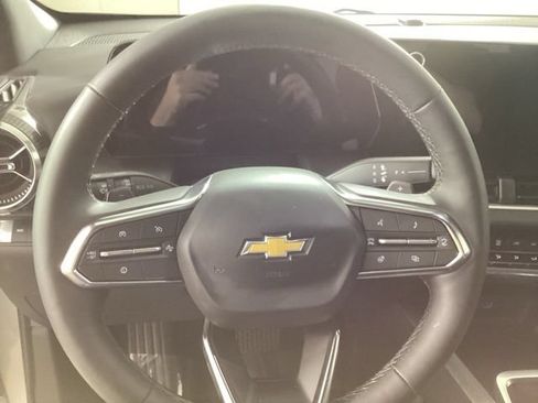 Used 2026 Chevrolet Equinox LT AWD/4WD image 13