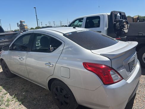 Used 2016 Nissan Versa SV FWD image 4