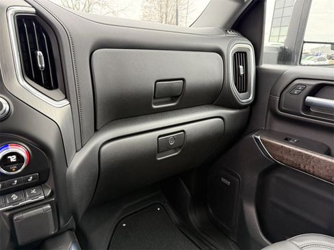 Certified 2021 GMC Sierra 2500 Denali w/ Denali Black Diamond Edition image 27