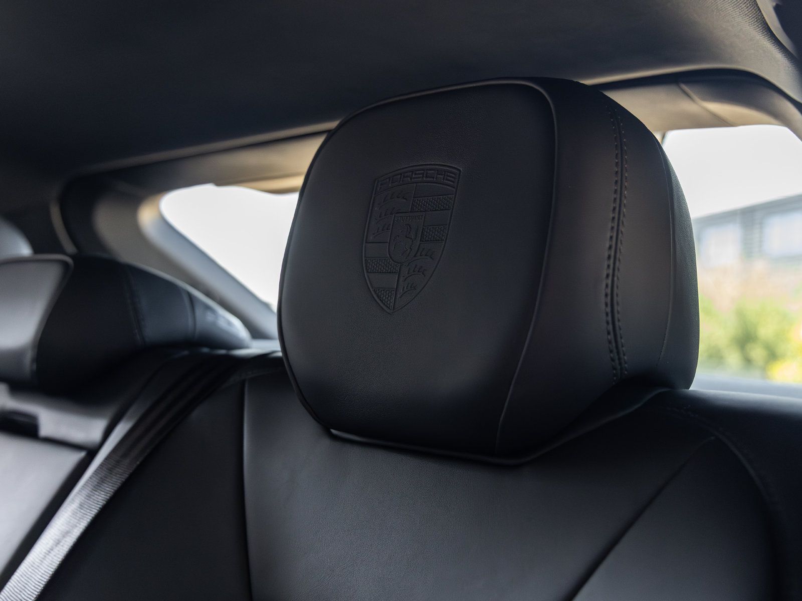 Certified 2025 Porsche Cayenne E-Hybrid Coupe AWD/4WD image 36