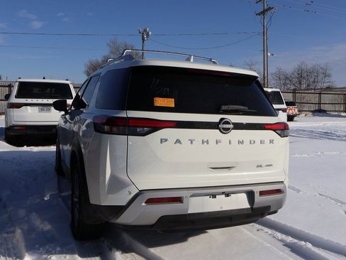 Used 2023 Nissan Pathfinder SL image 14