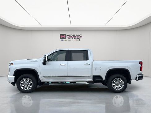 Used 2024 Chevrolet Silverado 3500 High Country w/ High Country Premium Package image 4
