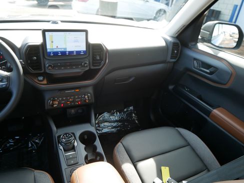 Used 2024 Ford Bronco Sport Outer Banks w/ Tech Package image 11