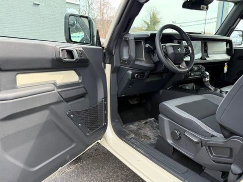 New 2026 Ford Bronco Base image 10