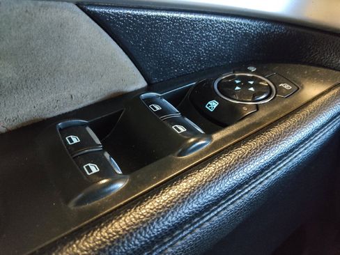 Used 2017 Ford Explorer XLT w/ Equipment Group 202A AWD/4WD image 27