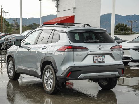 Used 2026 Toyota Corolla Cross LE w/ Moonroof Package FWD image 5