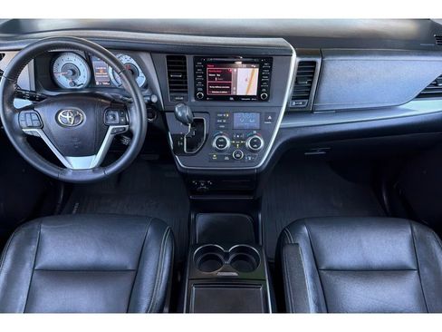 Used 2020 Toyota Sienna SE w/ SE Preferred Package image 15
