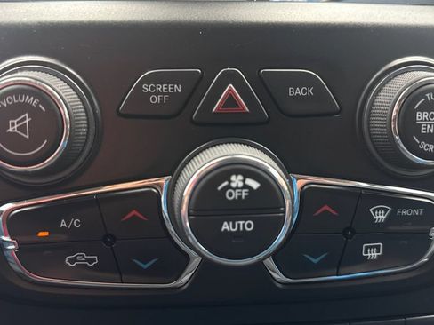 Used 2019 RAM 1500 Classic SLT w/ Luxury Group AWD/4WD image 32