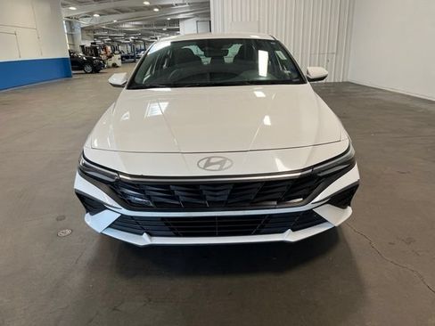 Used 2024 Hyundai Elantra SEL FWD image 8