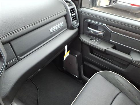 New 2026 RAM 3500 Laramie AWD/4WD image 34