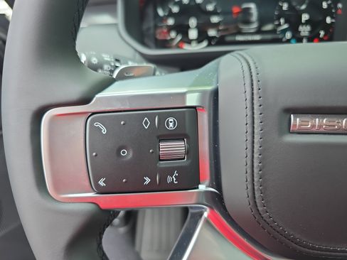New 2025 Land Rover Discovery Metropolitan Edition image 18
