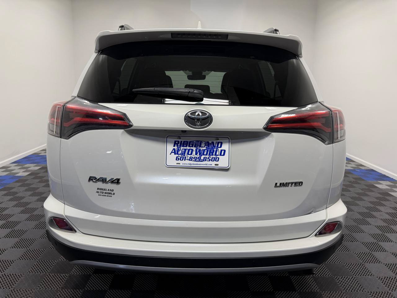 Used 2017 Toyota RAV4 Limited w/ Advanced Technology Package FWD image 11