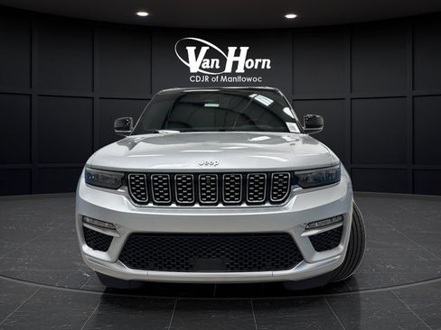Used 2024 Jeep Grand Cherokee Summit AWD/4WD image 2