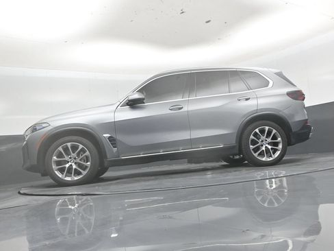 Used 2025 BMW X5 xDrive40i AWD/4WD image 46