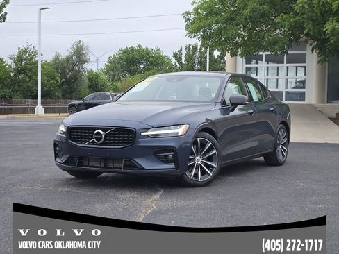Used 2021 Volvo S60 T5 Momentum AWD/4WD image 1