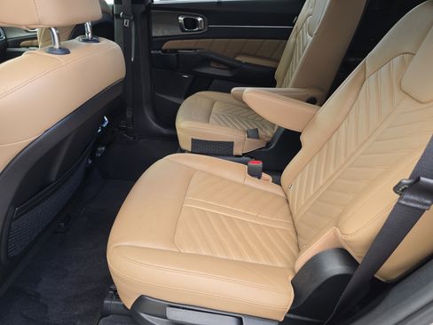 Used 2025 Kia Sorento SX Prestige w/ Olive Brown Leather Package image 17
