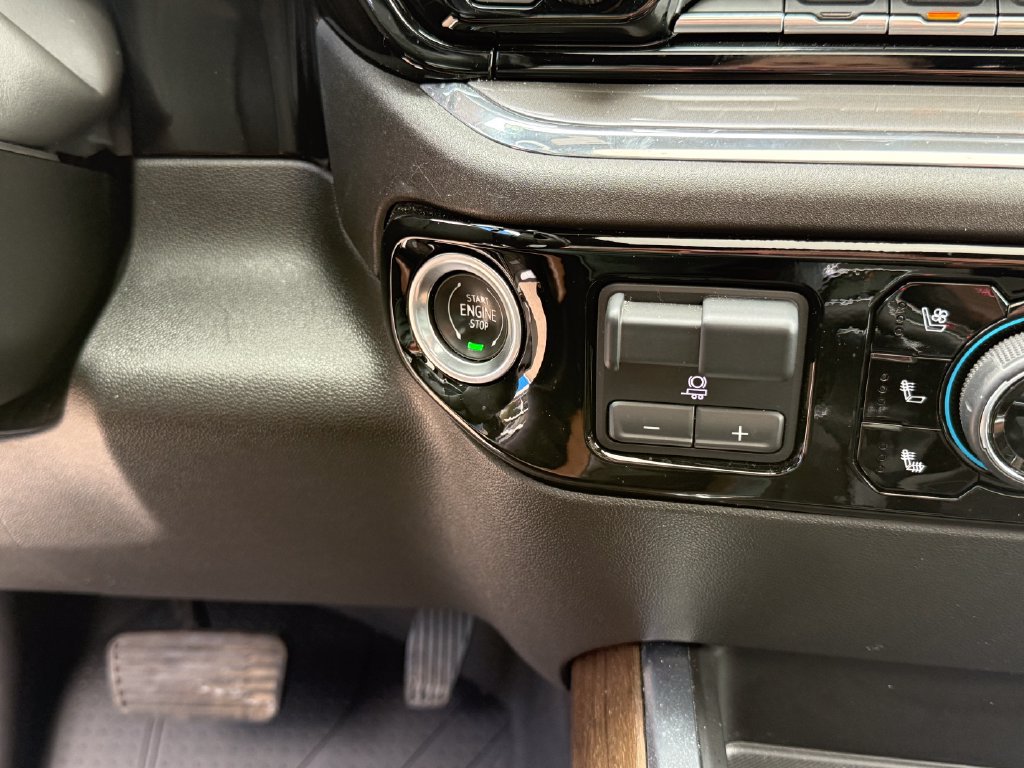 Certified 2023 Chevrolet Silverado 1500 High Country w/ Technology Package AWD/4WD image 24