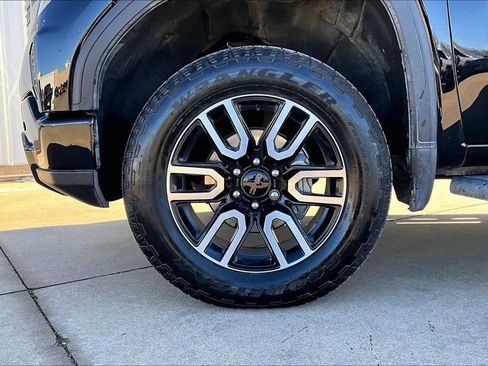 Used 2025 GMC Sierra 1500 AT4 w/ AT4 Premium Package AWD/4WD image 10