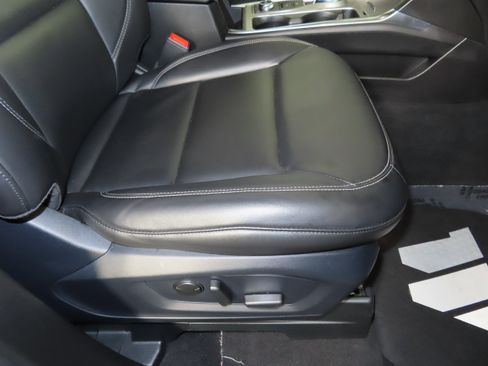 Used 2023 Ford Explorer XLT w/ Equipment Group 202A image 34