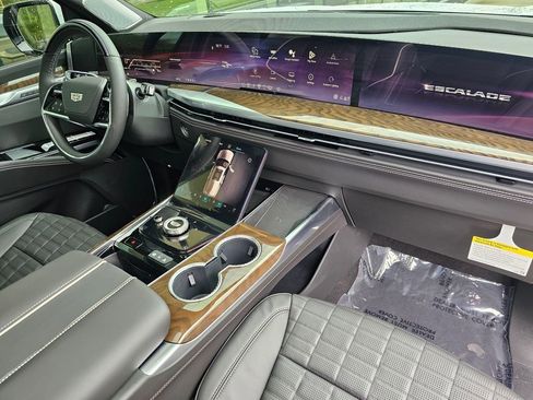 New 2026 Cadillac Escalade ESV Platinum Sport w/ LPO, ONYX Package AWD/4WD image 10