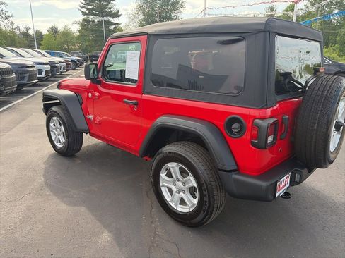 Used 2019 Jeep Wrangler Sport AWD/4WD image 5