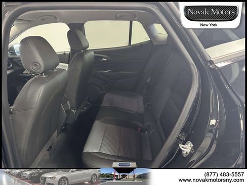 Used 2025 Chevrolet Trax LT w/ Driver Confidence Package image 11