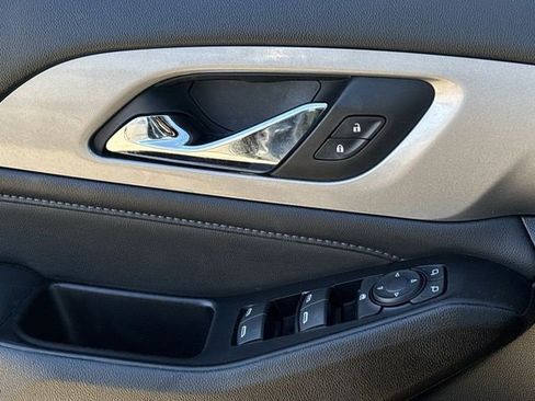 Certified 2023 Chevrolet Traverse LT image 24