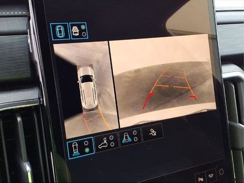 Used 2025 GMC Acadia Elevation image 13