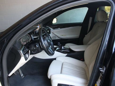 Used 2022 BMW 530i w/ M Sport Package RWD image 11