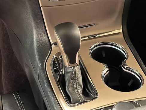 Used 2017 Jeep Grand Cherokee Limited image 23