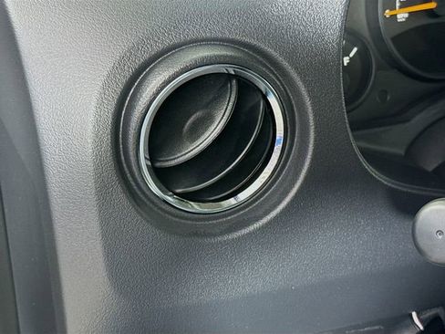 Used 2015 Jeep Patriot Latitude FWD image 12
