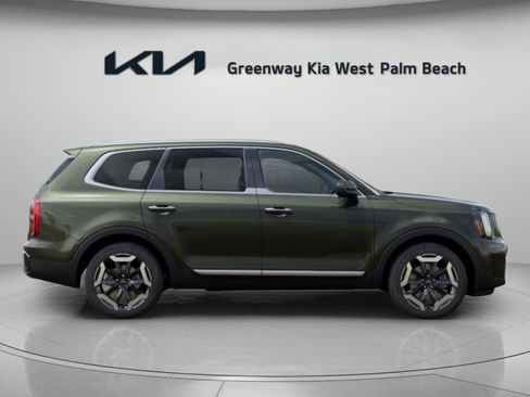 New 2025 Kia Telluride S image 9