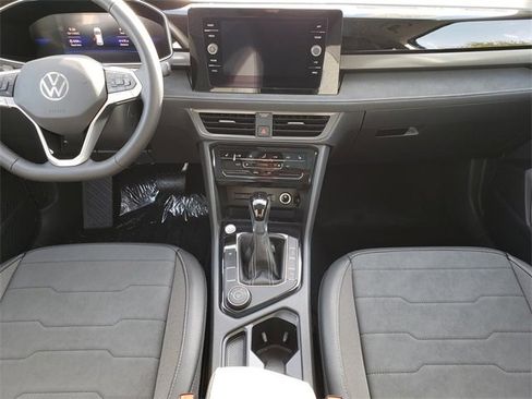 New 2025 Volkswagen Taos SE image 9