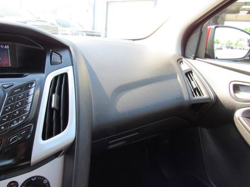 Used 2013 Ford Focus SE FWD image 23