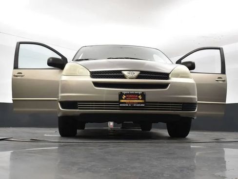 Used 2004 Toyota Sienna LE FWD image 11